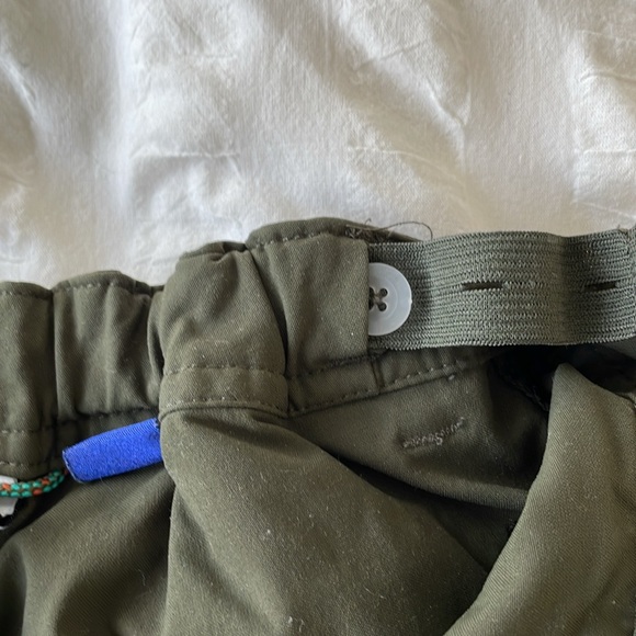 Kids Olive REI hiking pants with detachable lower bottoms to make into shorts - Picture 4 of 7